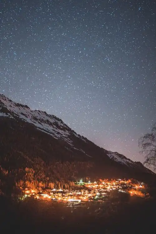 万家灯火夜空图片