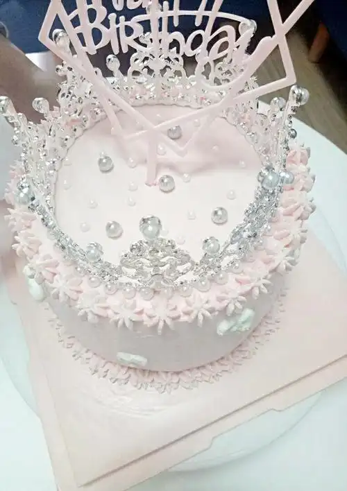 苹果爱柠檬做的myqueen主题皇冠蛋糕