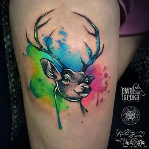 大腿泼墨风彩色麋鹿纹身图案