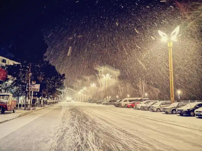两个多小时的等待大雪纷飞