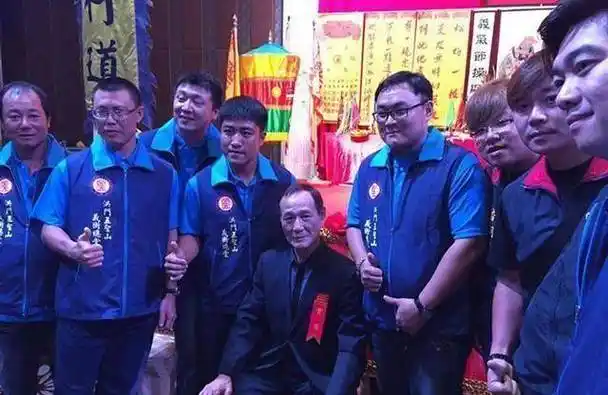 想必其真实目的并非发展帮会,而是想效仿新义安那样顺应潮流.