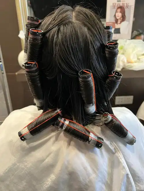 图一是排杠,图二是烫好后吹干的效果#法式烫发