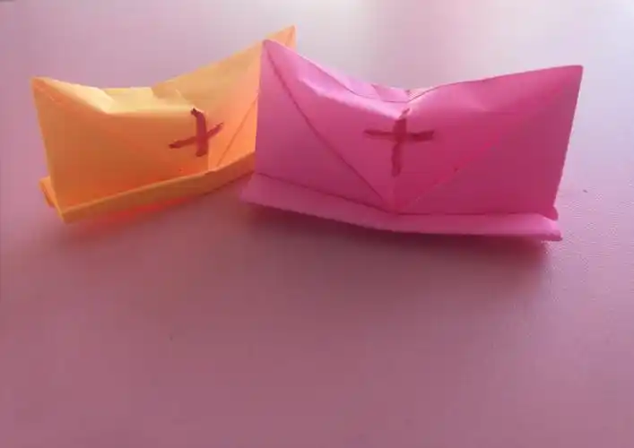 北京师范大学实验幼儿园新校区幼儿园大四班《折纸—护士帽》