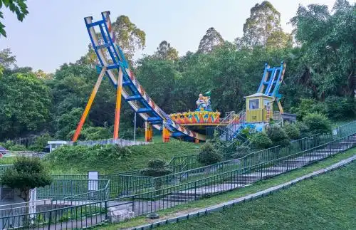 中国广州白云山公园游乐园滑道