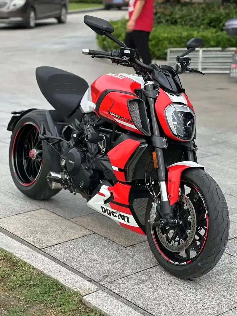 杜卡迪大魔鬼1260