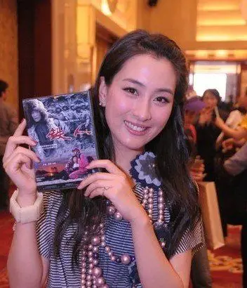 [组图]孔令辉女友白裙似天使 马苏惊艳全场