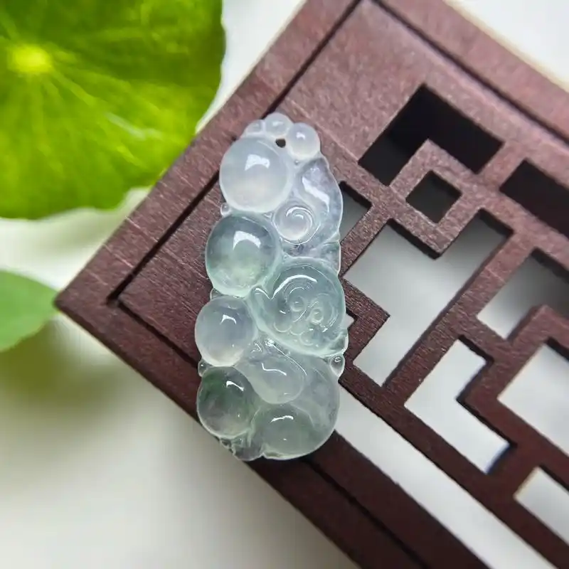 冰种起荧光生肖猴挂件玉吊坠.冰种起荧光生肖猴挂件玉吊坠  冰 - 抖音