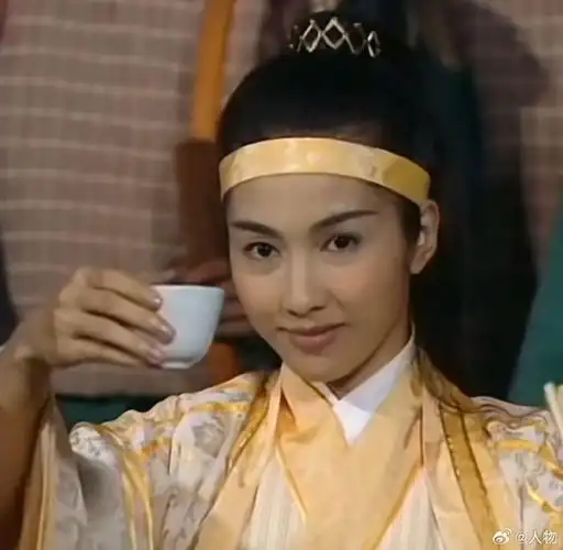 刃寒胜水,剑是倚天,貌美如花,人是赵敏.