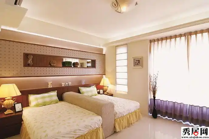 两张床的女孩卧室房间布置设计图片卧室两张床中间软包隔断装修效果图