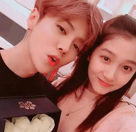 关晓彤收工回鹿晗家被拍却被粉丝提出疑点怎么不见鹿晗迎接