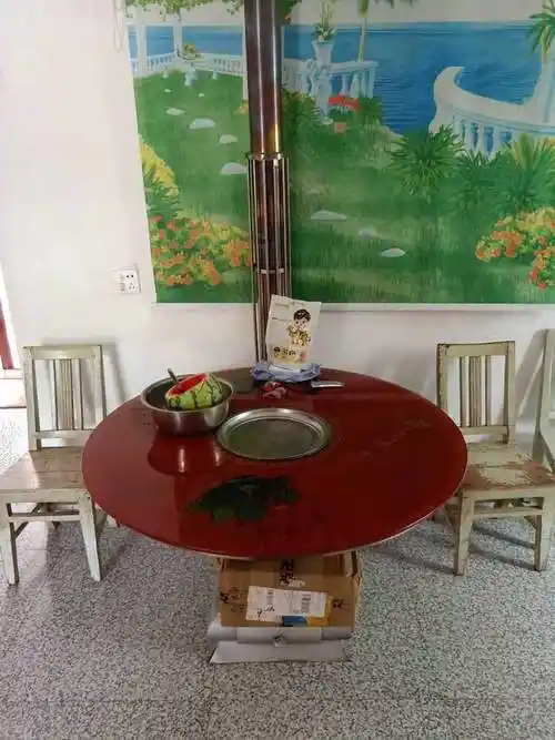 估计大多数城里人都没见过吧,她是冬天用来取暖的灶,农村可以烧柴火的