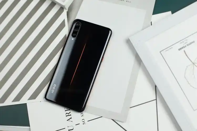 vivoiqoo图集鉴赏一组图集展示iqoo在颜值和配置上有多能打