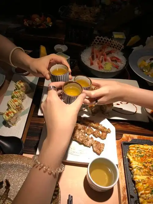 uus分享一下你们出去跟朋友喝酒干杯拍的照片好咩我需要治愈0707