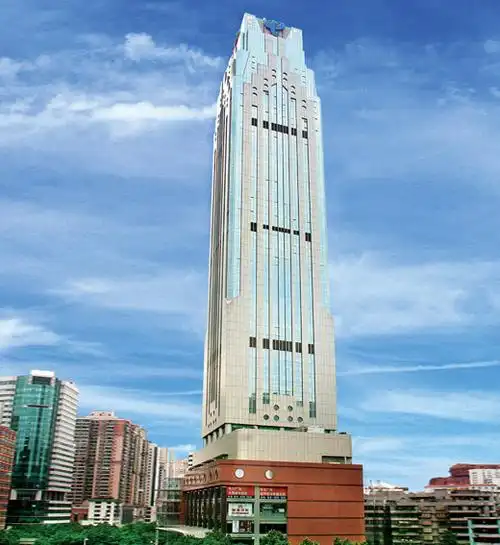 2,广东国际大厦:总高度200.18米