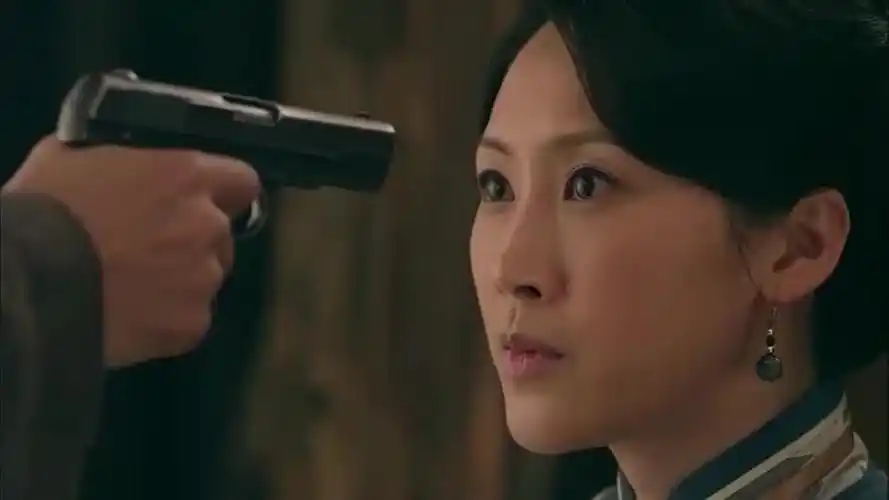 利箭纵横老板娘被汉奸惦记上本以为惨了不料两个壮汉来帮忙