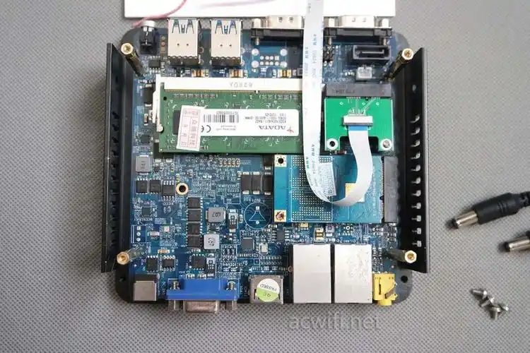 3205u四口千兆软路由4月30日晚上9点1元起拍