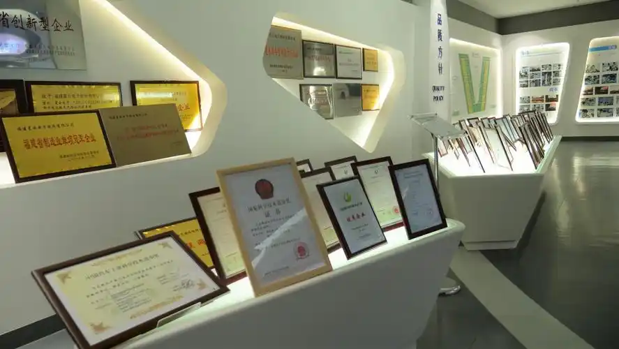 福建星云电子股份有限公司的"荣誉墙"新华社记者邰晓安 摄