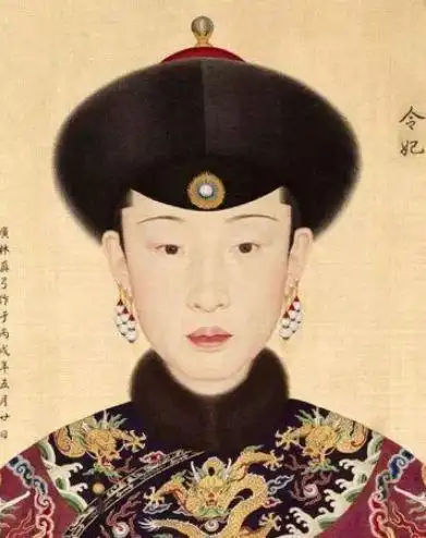 她是魏缨络的原型,乾隆皇帝的贵妃,却是身中剧毒而死!