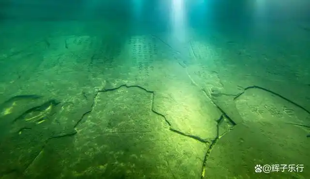 白鹤梁题刻,在长江三峡库区上游涪陵城北的长江里,堪称国宝.