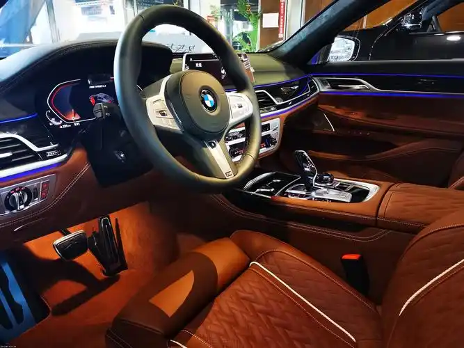 高阶司机低调老板宝马m760liv12多少钱