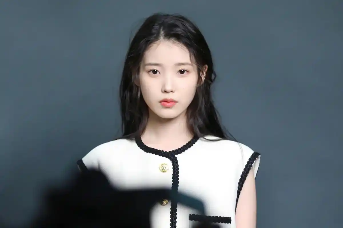 iu李知恩 #电脑壁纸 - 抖音