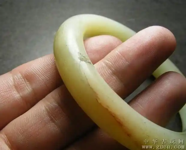 清代老玉镯子,有裂更古朴(请收藏小店,藏品实惠出,收到藏品请尽快确认