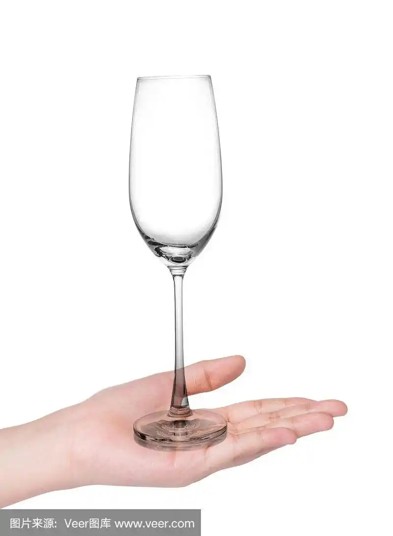 女性手握空杯子