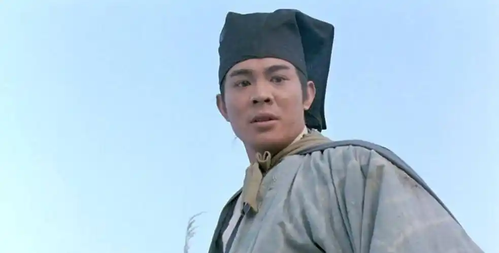 在令狐冲上的选择自然是不二之选,相比第一部许冠杰饰演的令狐冲,显然