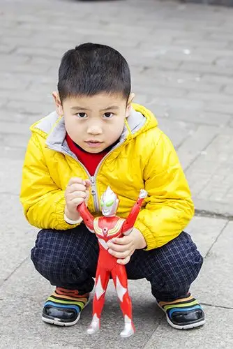 喜欢奥特曼的小孩