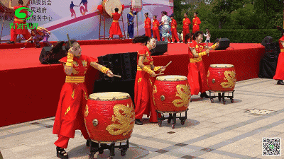 现场锣鼓敲起来