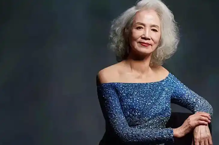 如今,虽然已经是70多岁的高龄,但是在她的身上却看不到一丝老态,身体