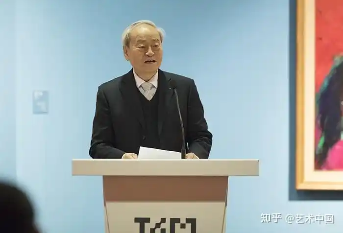 中国纺织工业联合会原会长杜钰洲致辞展览开幕式由清华大学艺术博物馆