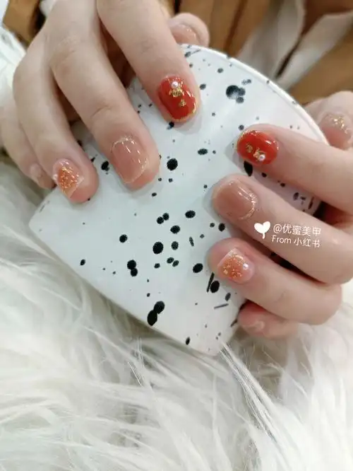 短指甲晕染美甲