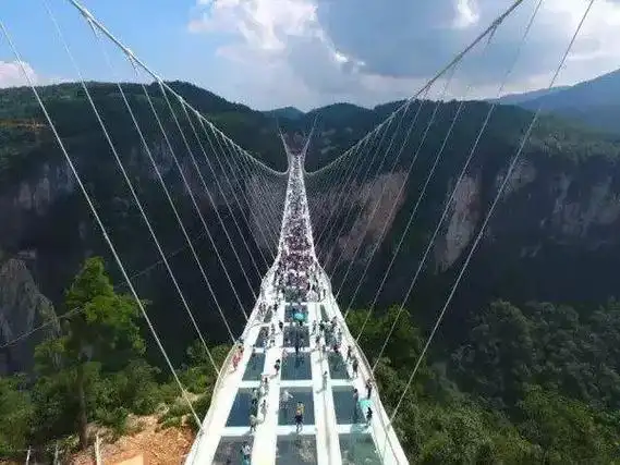 人人人!求张家界导游推荐怎么玩大峡谷玻璃桥?