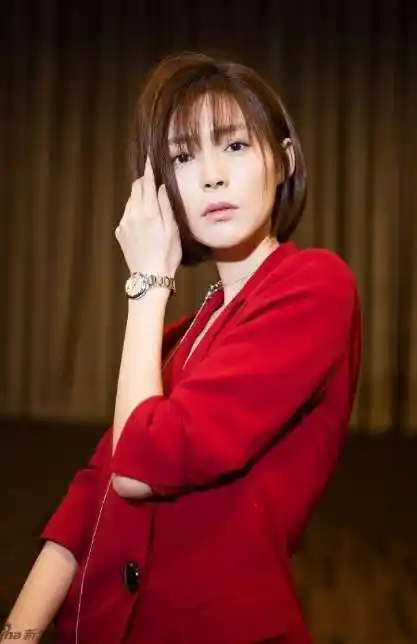 卢杉短发写真15