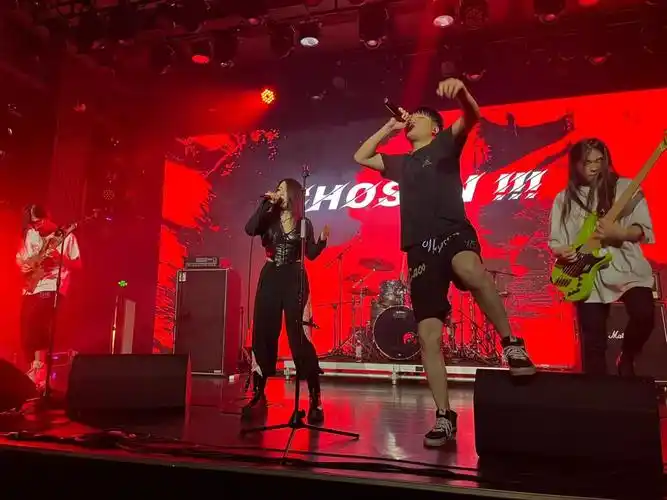 期待了一周多的演出,每个乐队都超炸,最爱的因可是开场#玄音重型音乐