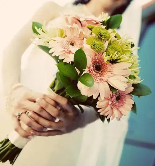 精致的新娘手捧花--盛开的爱,愿得一人心,白首不相离.