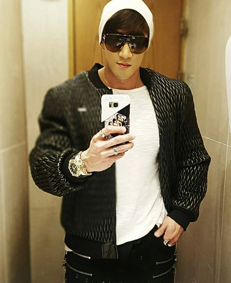 刷新健身圈颜值的黄哲勋,竟因晒图暴露了他的智商