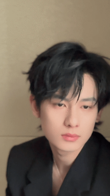 百花奖红毯##胡先煦你生图帅成这样##百花奖明星造型