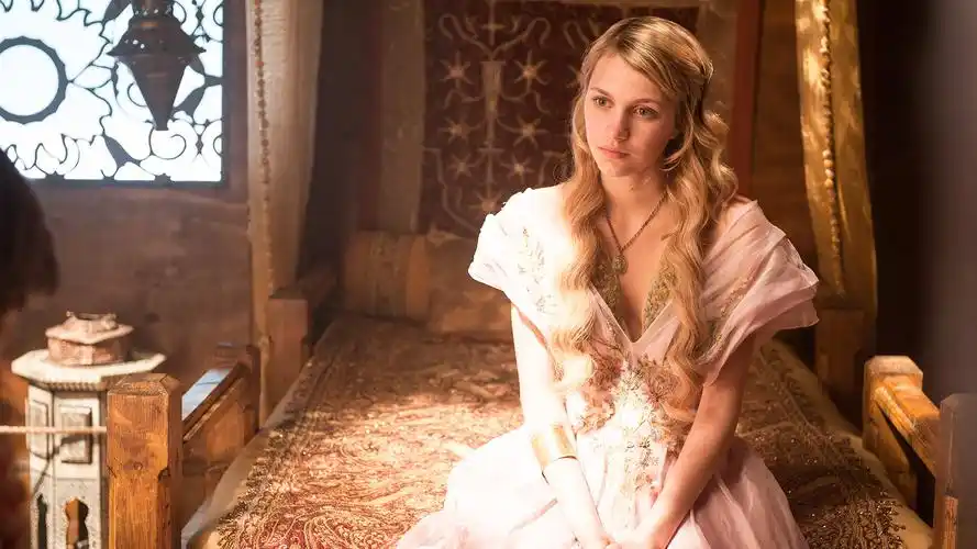 弥赛菈·拜拉席恩《权游》中的"紫霞仙子",纯洁无暇纤尘不染!