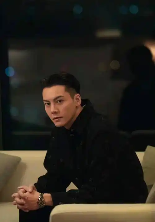 陈伟霆何穗疑似同居:多次同框被拍,恋情成谜_工作_明星_媒体