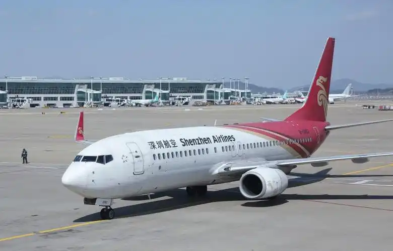 仁川国际机场拍摄的执飞无锡至首尔航线的深圳航空波音737-800飞机