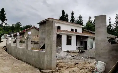 田坝镇干海村d级危房改造最后进入攻坚阶段.