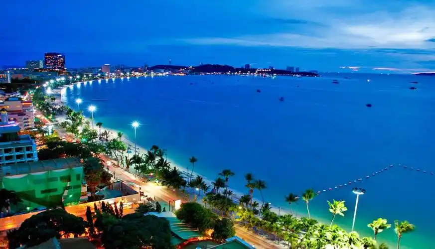 泰国著名滨海旅游胜地芭提雅延长关闭海滩至5月31日