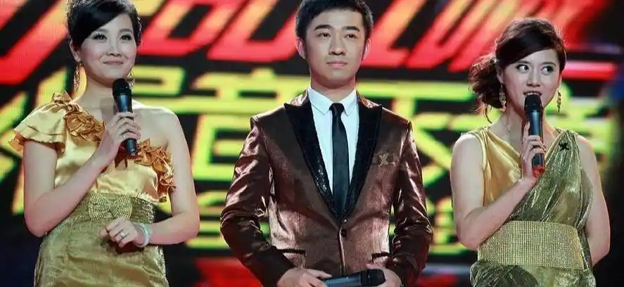 东南卫视美女古晓,从容自信,落落大方,当之无愧的当家花旦_开心_节目