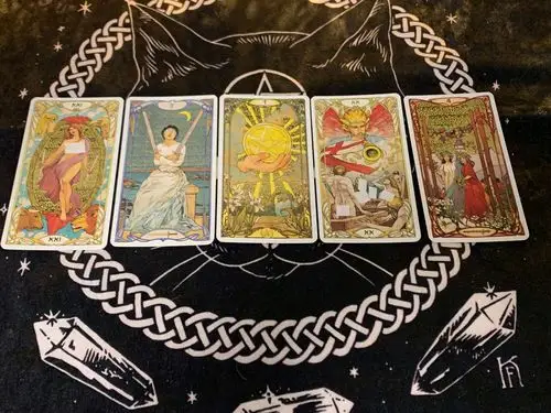 原创猫巫塔罗处女座2020年5月感情运势占卜面对秘密精疲力尽