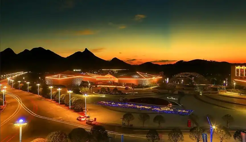 爱我,就带我去平塘天文小镇赏夜景