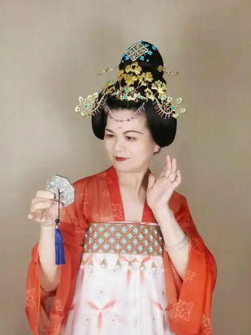 复原唐代宗室女李倕首饰