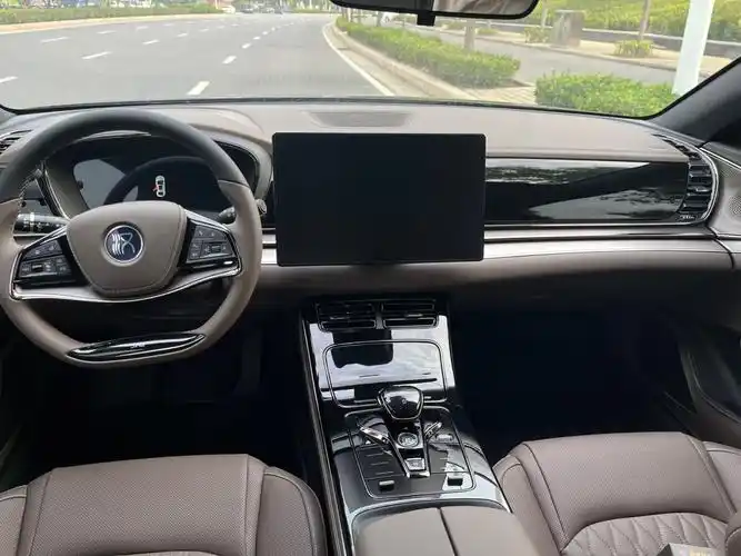 比亚迪 汉  2022款 dm-i 121km 尊荣型图片