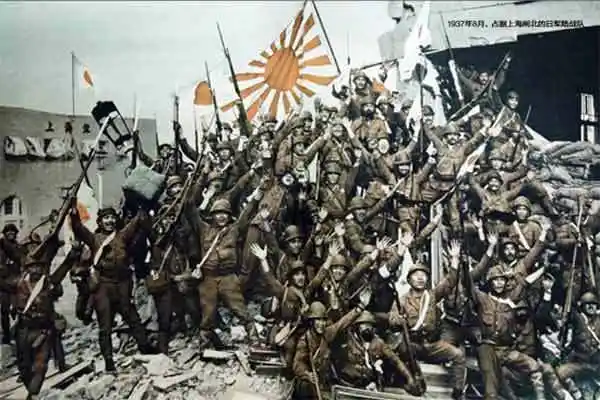 一百八十张彩照还原最震撼的二战